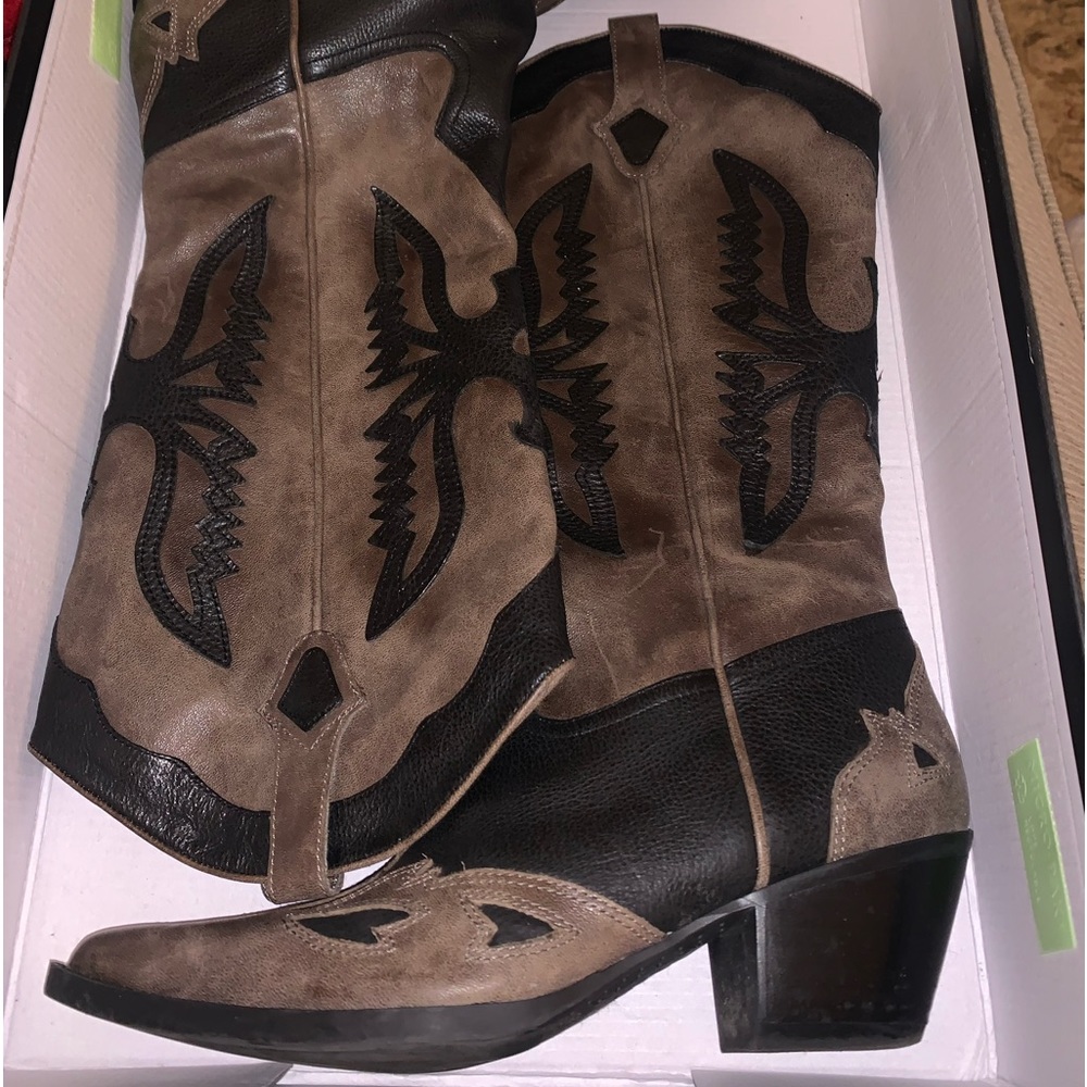 Reba Cowboy Boots.